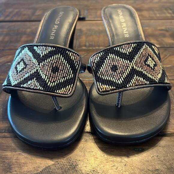 Donald J Pliner Vimms Beaded Slip On Sleek Elegant  Heels Toe Post NEW Size 8.5 - Picture 12 of 13